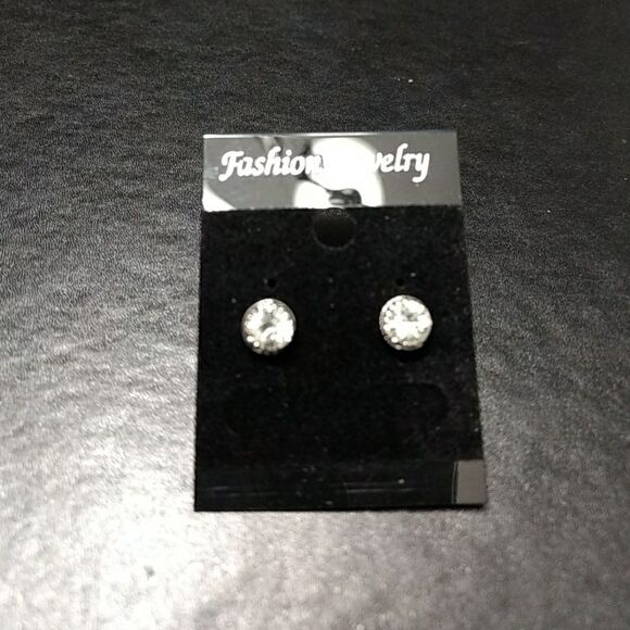 Jewelry - Silver tone rhinestone earrings